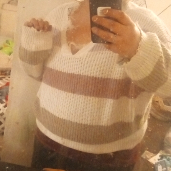 Polly&ester fringe sweater. (NWOT) - Picture 6 of 6